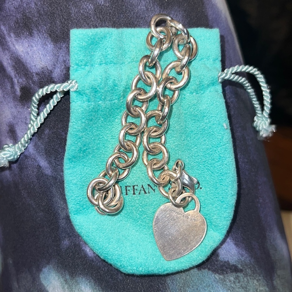 💙💙Tiffany 💙💙 classic heart charm bracelet.Heart blank and can be engraved!